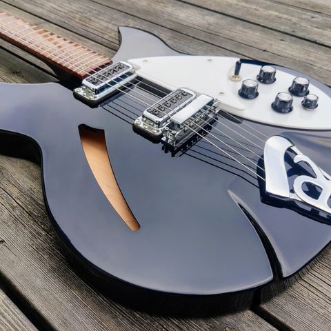 Rickenbacker 330 Jetglo (2012)