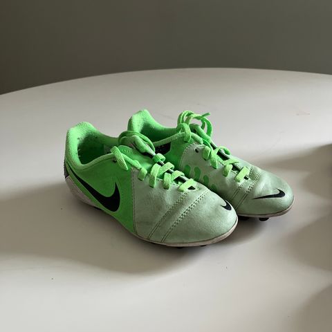 Nike fotballsko str 28