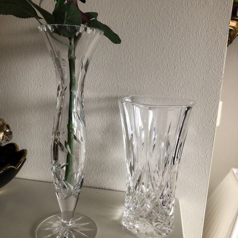 vaser i krystall 2 stk 25,5cm og 18 cm