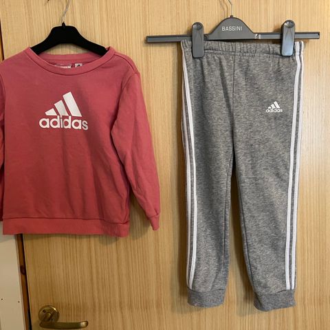 Adidas joggedress, Str. 98/104