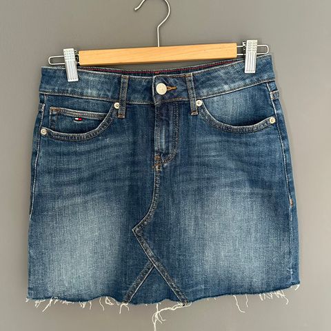 Tommy Hilfiger skjørt str. 164 cm