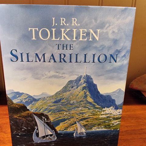 The Silmarillion av Tolkien - illustrert praktutgave