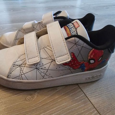 Adidas spider man sko