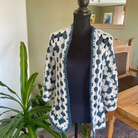 Heklet cardigan