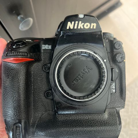 Nikon D2H kamera