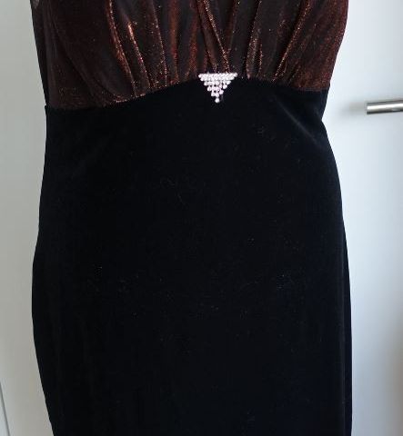 Brun lang velur kjole, merke Fiesta  Lengde-126cm, Brystomkrets-88cm