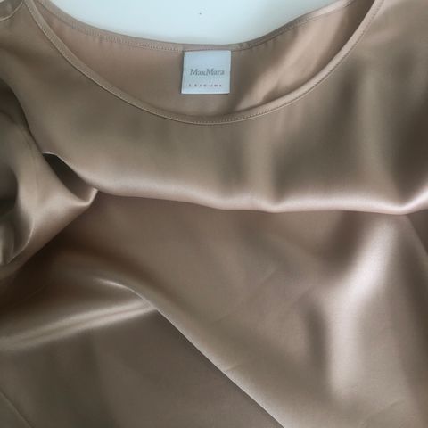 MaxMara silketopp / Str Large/350kr