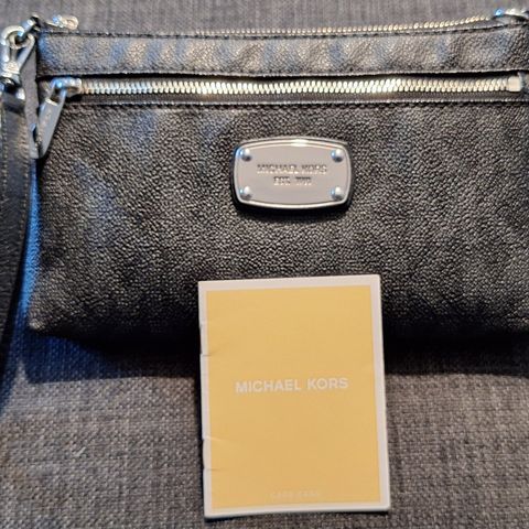 Michael kors cluch