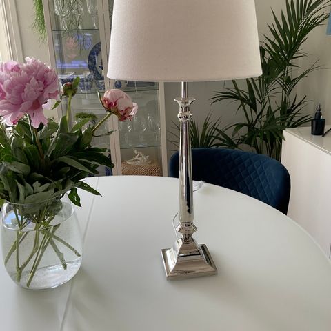 2 nydelige bordlamper