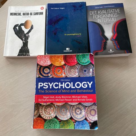 Psykologi bachelor pensumbøker