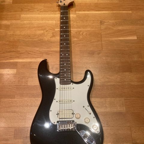 Fender Squier Standard Stratocaster "Indonesia", som ny, kun kr. 3.900,-