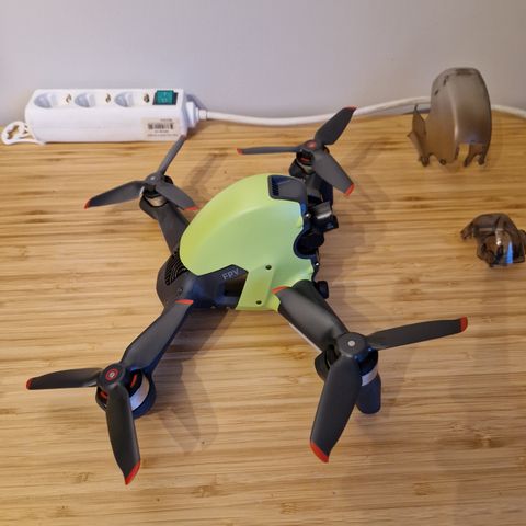 DJI FPV drone med fly more kit.