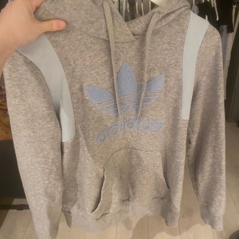 Adidas hettegenser