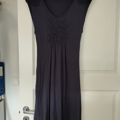 Mørkeblå kjole fra Cream i str. L
