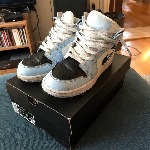 Jordan 1 iceblue mids