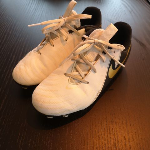 Nike fotballsko Strl. 32