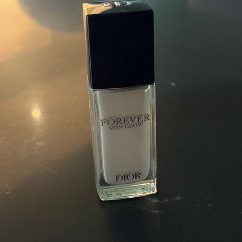 DIOR FOREVER SKIN GLOW 24H HYDRATING RADIANT FOUNDATION 30 ML