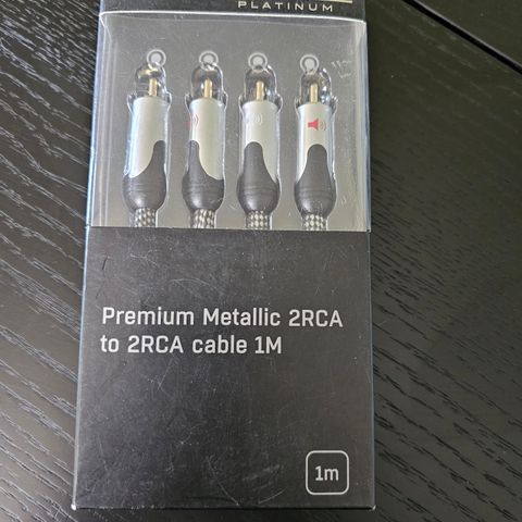 Premium Metallic 2RCA to 2RCA
Kabel. 1 meter.