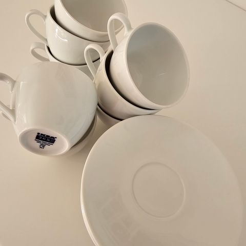 8 Kaffekopper med fat fra IKEA anvændes 1 gang