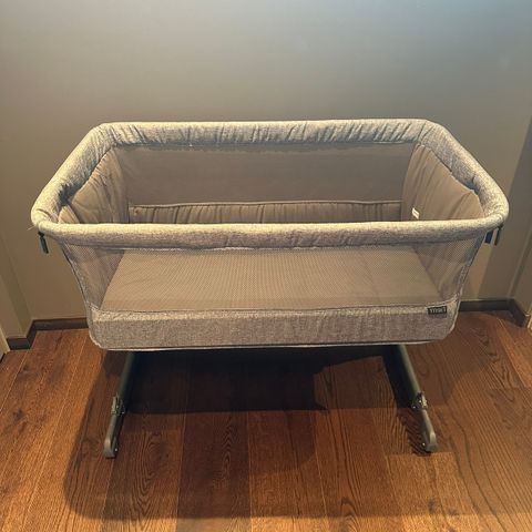 Yngri bedside crib