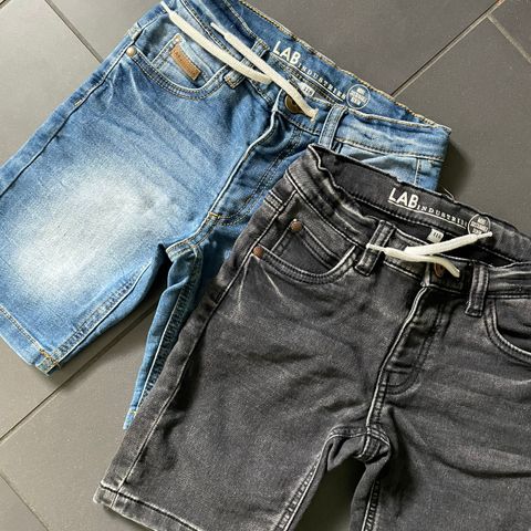 2 lite brukte jeansshortser