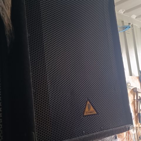 2x18 behringer eurolive B1800X subber