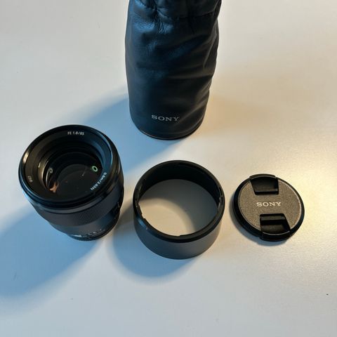 Sony FE 85 mm f/1.8.