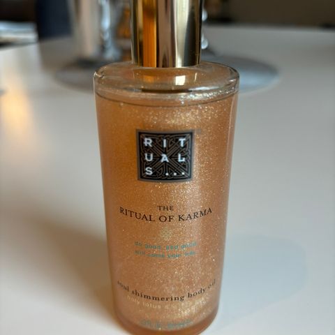 Rituals shimmering body oil