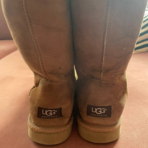 UGG S/N 5800