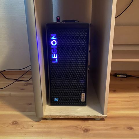 Stasjonær Gaming PC + skjerm og tastetur