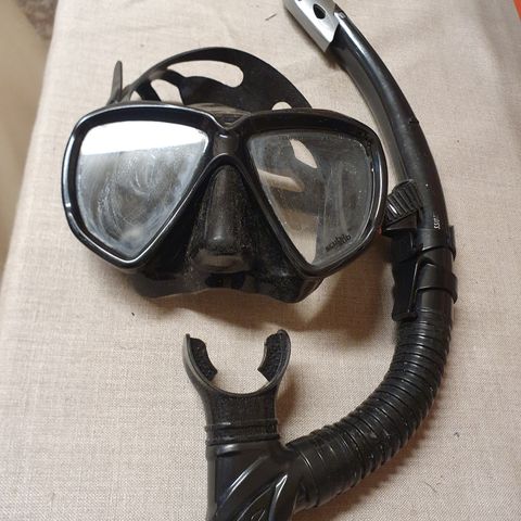 Dykkermaske med Snorkel ,m/ komfortabelt,munnstykke i silikon, selges samlet,.