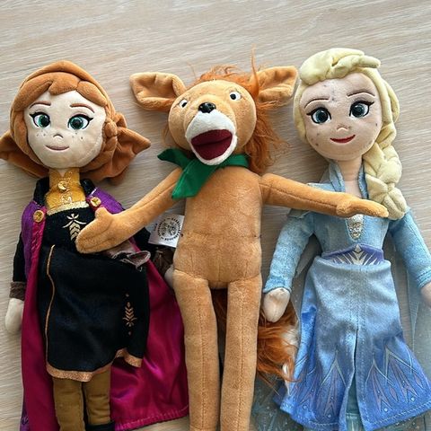 Dukker: Elsa, Anna og Mikkel Rev