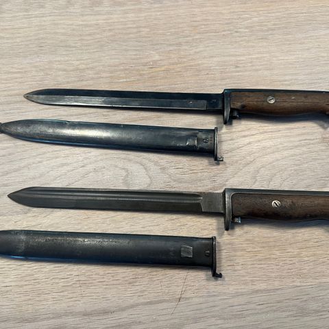 2stk Krag knivbajonetter /kniver fra krigen