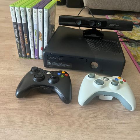 Xbox 360 med kinect, 2 kontroller, kinect og masse spill