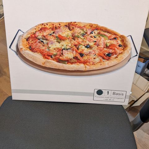 Pizzastein 38cm m serveringstativ ubrukt, ryddepris!