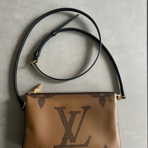 Louis vuitton double zip pochette veske