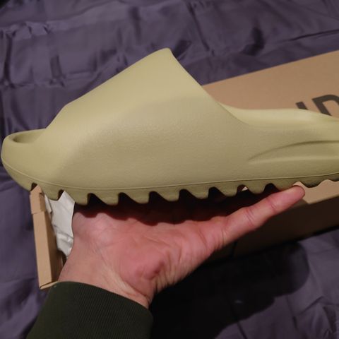 Yeezy Slide - Resin str. US 9 / EU 43, helt nye ubrukte