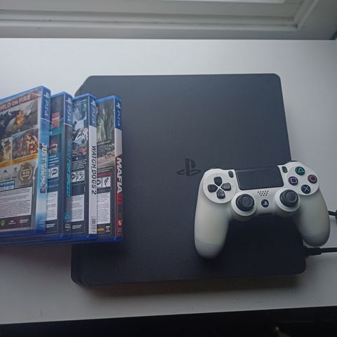 Ps4 Slim 500GB  - 4 spill & kontroller