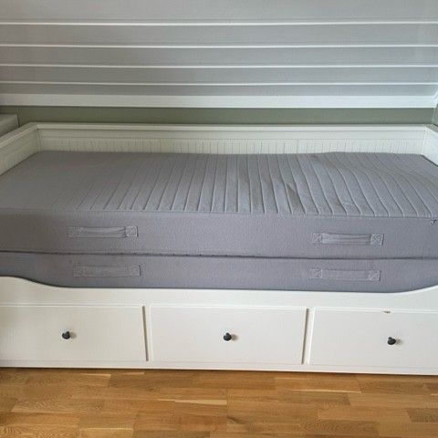 HEMNES Dagseng med 3 skuffer/2 madrasser, hvit/Åfjäll medium, 80x200 cm