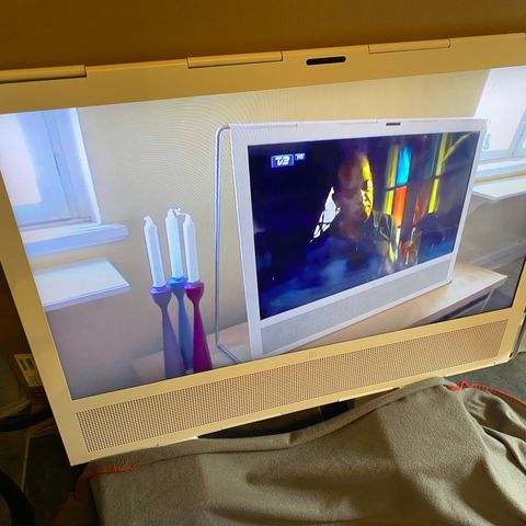 Bang&Olufsen. Beoplay V1-40. Smart TV. inkl. Veggfeste og Beo-4 fjernkontroll.