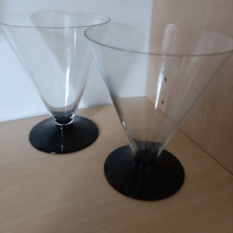 2 pene glass