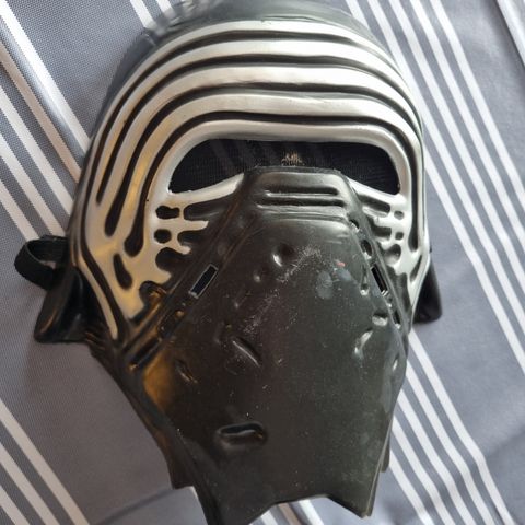 Star Wars maske gis bort