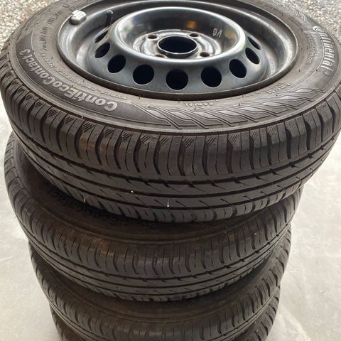 4 komplette hjul  - sommer - 155/70 R13 75T til salgs for kr. 500 samlet.