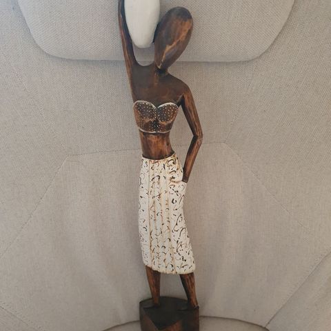 Afrikansk dame statue