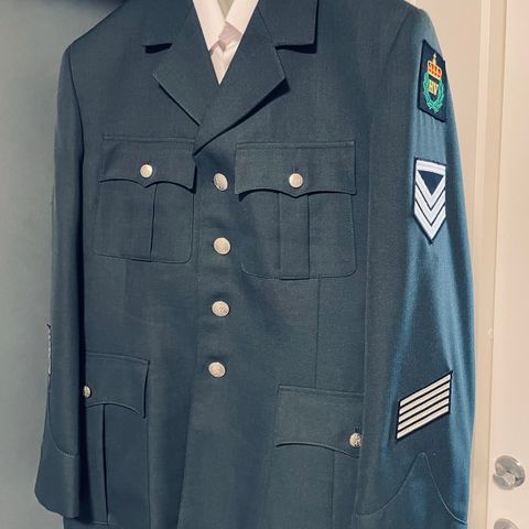 Tjenesteuniform T-1