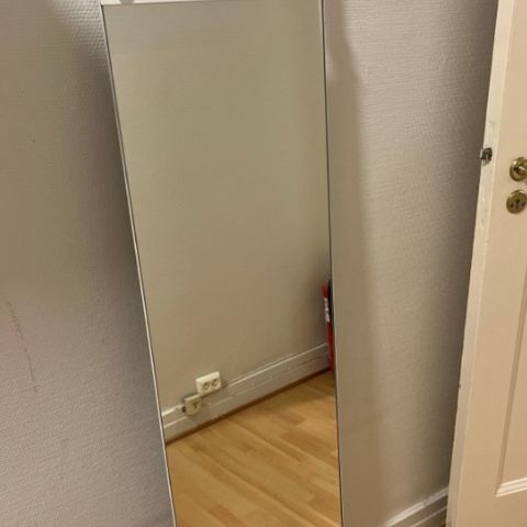 Speil  kan henge på dører. 140×40