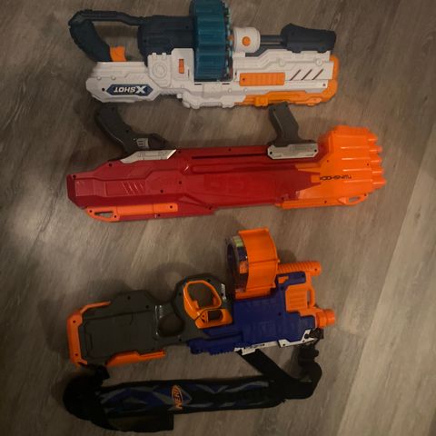 Tre store Nerf-gevær