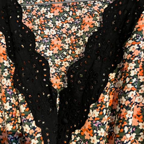 Nydelig knelang kjole fra Floyd i str S