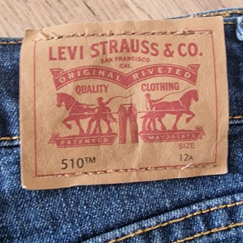 Levis