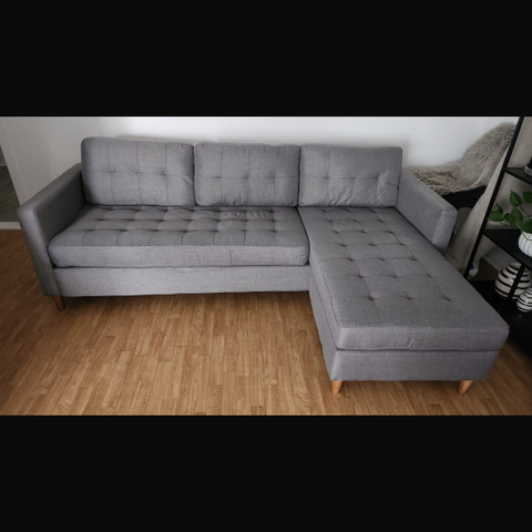 FRI FRAKT + RENSET | Grå sofa med vendbar sjeselong